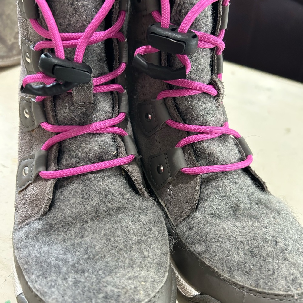 Sorel‎ Explorer Youth Lace Boots Waterproof Gray Pink Fur Trim Size 1 Girls EUC - Picture 8 of 12